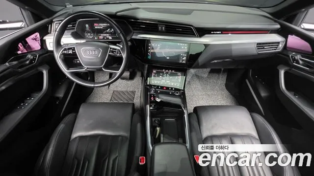 Audi e-tron 2020 — фото 10