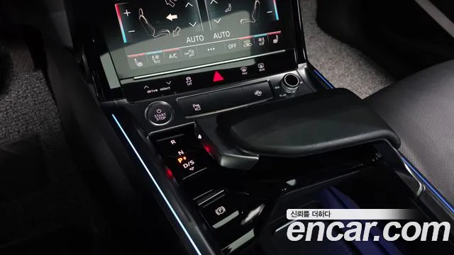 Audi e-tron 2020 — фото 12