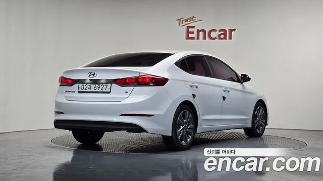 Hyundai AVANTE 2018 — фото 1