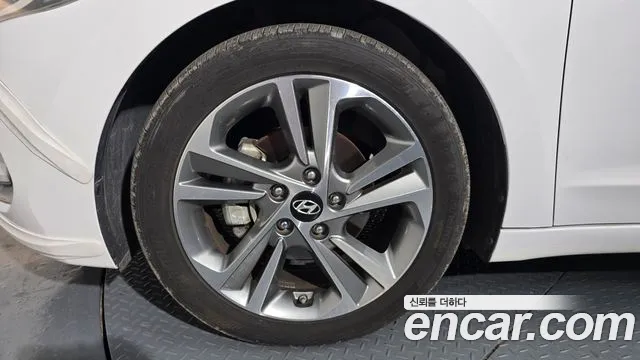 Hyundai AVANTE 2018 — фото 4