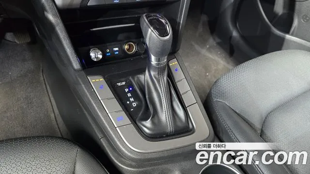 Hyundai AVANTE 2018 — фото 11