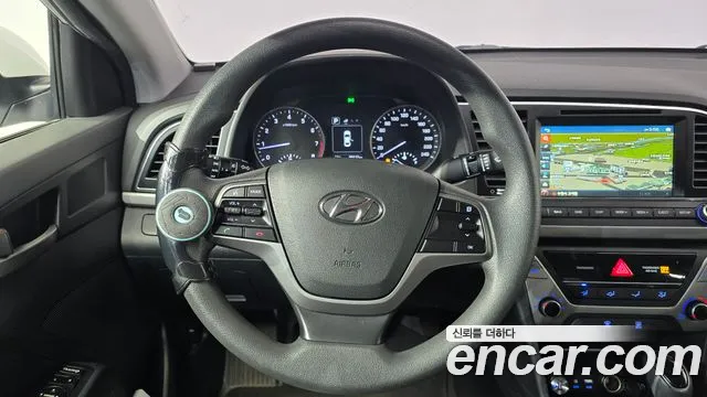 Hyundai AVANTE 2018 — фото 17