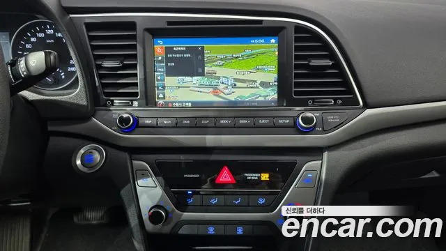 Hyundai AVANTE 2018 — фото 18