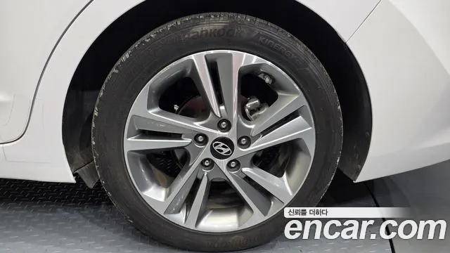Hyundai AVANTE 2018 — фото 6