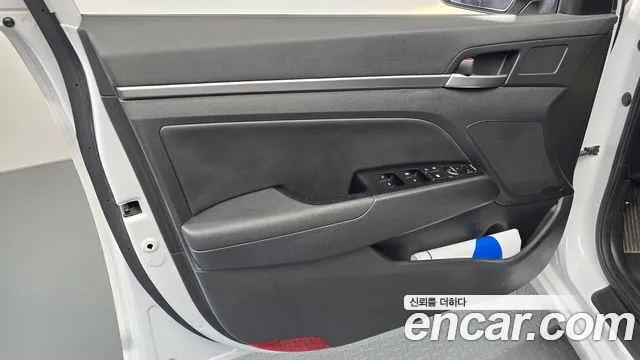 Hyundai AVANTE 2018 — фото 13
