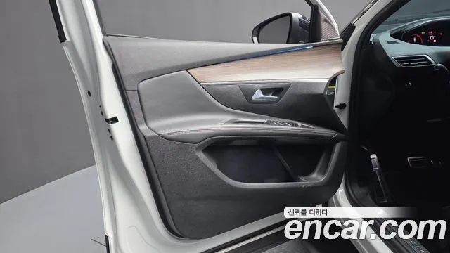 Peugeot 5008 2022 — фото 14