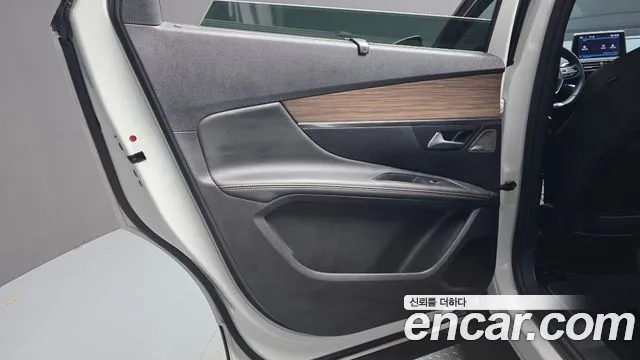 Peugeot 5008 2022 — фото 15