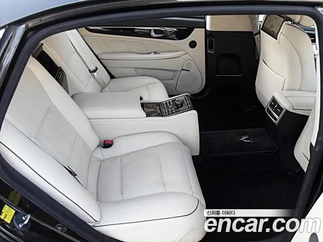 Hyundai Equus 2014 — фото 3