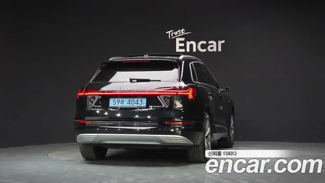 Audi e-tron 2022 — фото 3