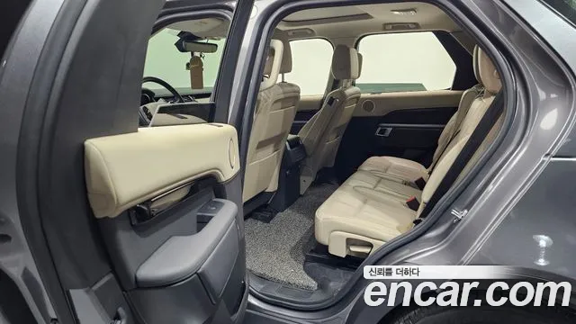 Land Rover Discovery 2019 — фото 16