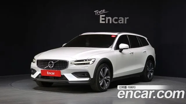 Volvo V60 2020 — фото 1