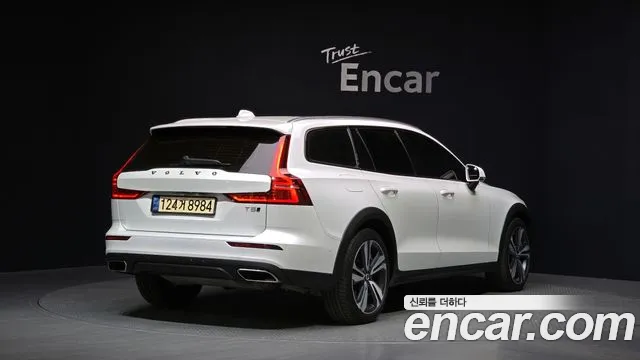 Volvo V60 2020 — фото 2