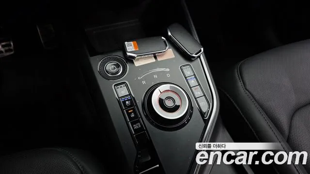 Kia Niro 2023 — фото 12