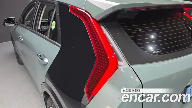 Kia Niro 2023 — фото 9