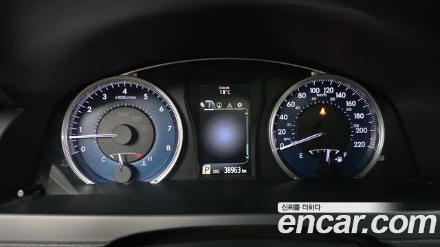 Toyota Camry 2015 — фото 8