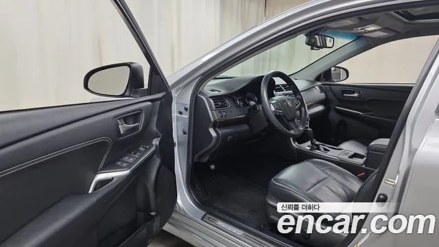 Toyota Camry 2015 — фото 10