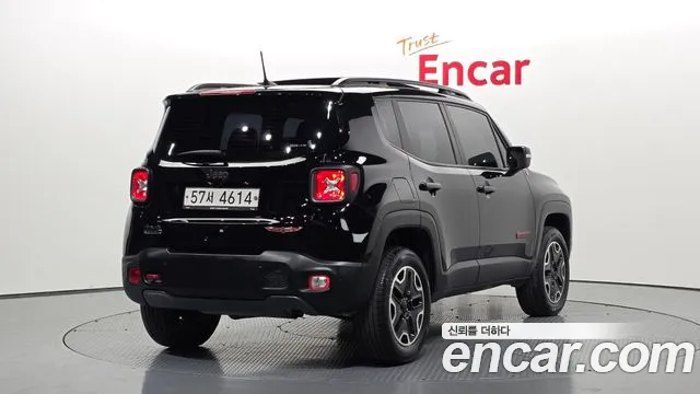 Jeep Renegade 2018 — фото 2