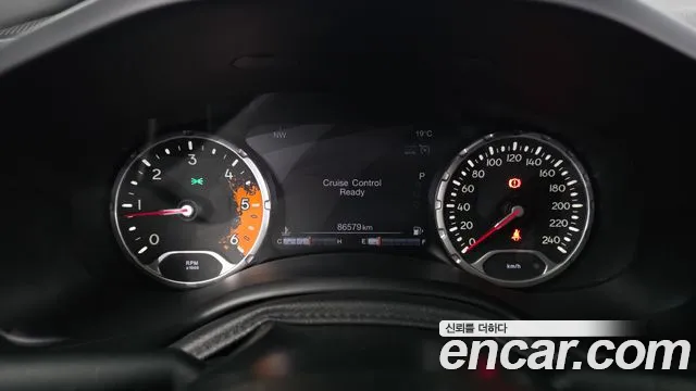 Jeep Renegade 2018 — фото 11