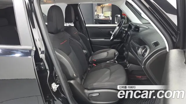 Jeep Renegade 2018 — фото 17