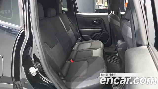 Jeep Renegade 2018 — фото 18