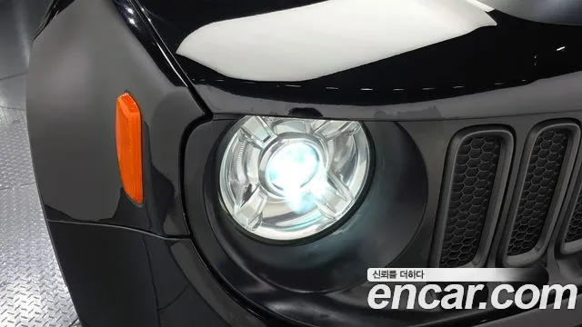 Jeep Renegade 2018 — фото 8