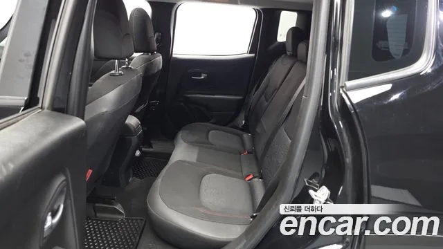 Jeep Renegade 2018 — фото 16