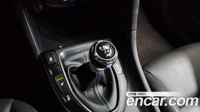 Hyundai Veloster 2019 — фото 11