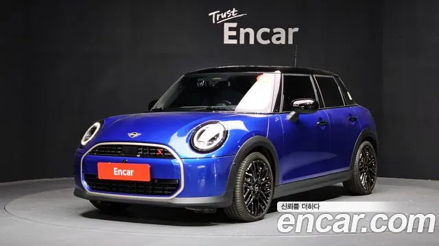 Mini Cooper 2025 — фото 1