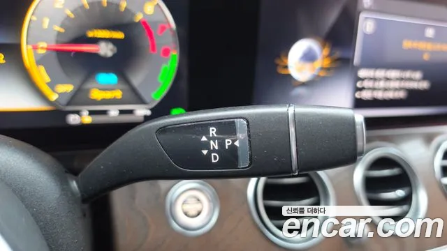 Mercedes-Benz E-Class 2019 — фото 12
