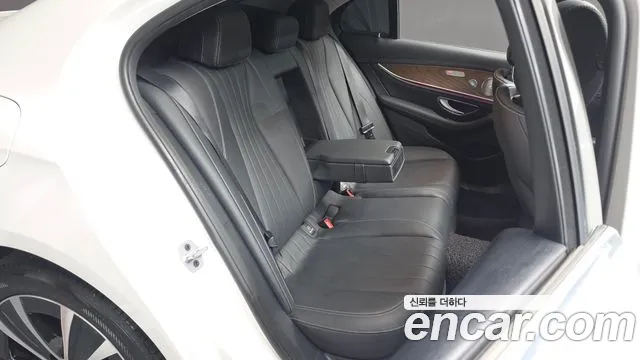 Mercedes-Benz E-Class 2019 — фото 17