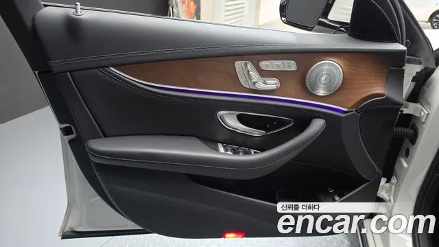 Mercedes-Benz E-Class 2019 — фото 14