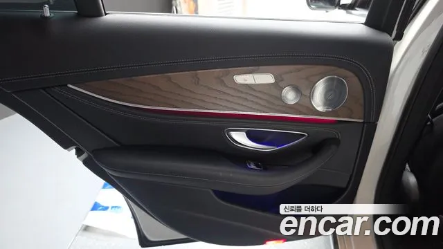 Mercedes-Benz E-Class 2019 — фото 15