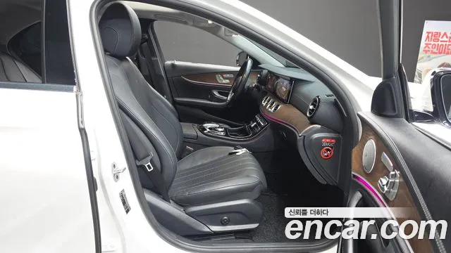 Mercedes-Benz E-Class 2019 — фото 16