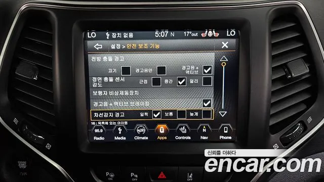Jeep Cherokee 2019 — фото 17
