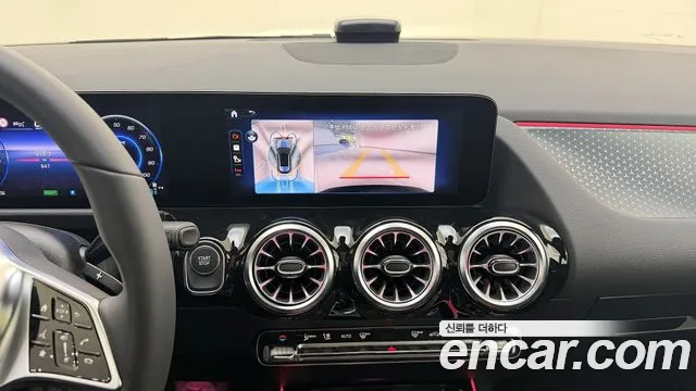 Mercedes-Benz EQA 2025 — фото 15