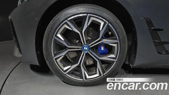 BMW i4 2022 — фото 5