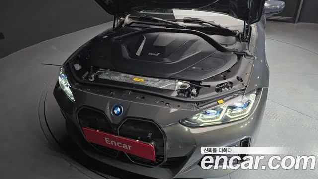 BMW i4 2022 — фото 6