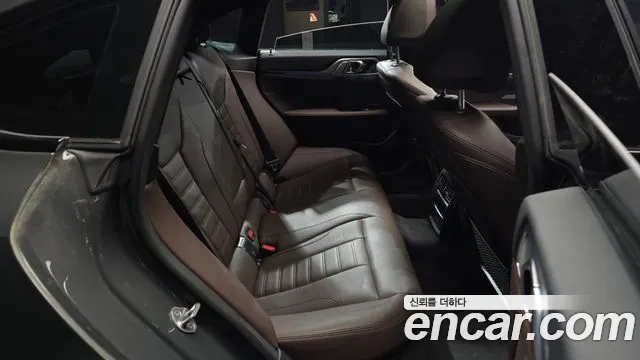 BMW i4 2022 — фото 18