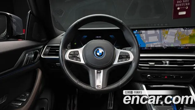 BMW i4 2022 — фото 19
