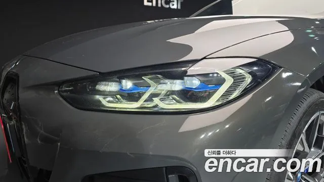 BMW i4 2022 — фото 8