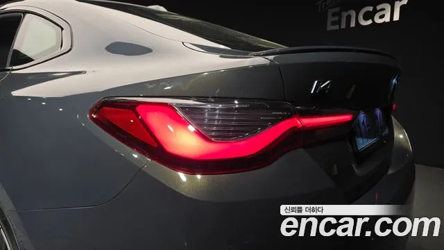 BMW i4 2022 — фото 9
