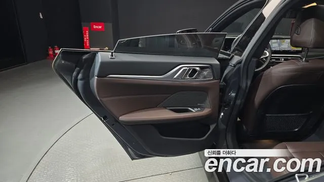 BMW i4 2022 — фото 15