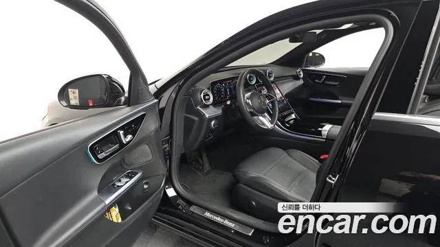 Mercedes-Benz C-Class 2023 — фото 13