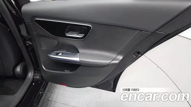 Mercedes-Benz C-Class 2023 — фото 15