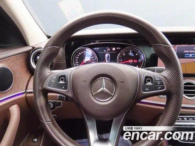 Mercedes-Benz E-Class 2017 — фото 10