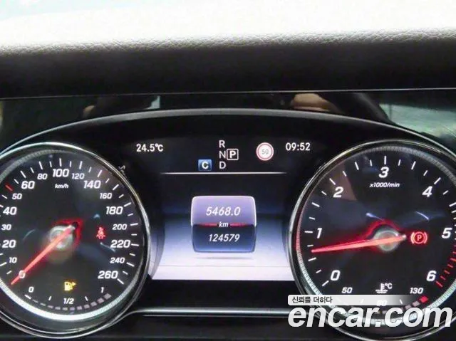 Mercedes-Benz E-Class 2017 — фото 11