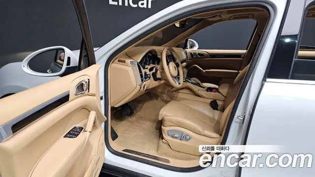 Porsche Cayenne 2016 — фото 10