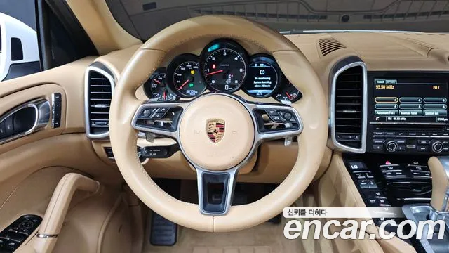 Porsche Cayenne 2016 — фото 11