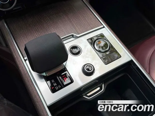 Land Rover Range Rover 2023 — фото 18