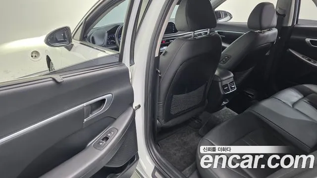 Hyundai Sonata 2020 — фото 18